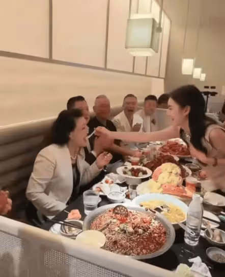 汪小菲贏麻了!馬筱梅一身粉嫩驚艷亮相,店主認證同款賣斷貨!