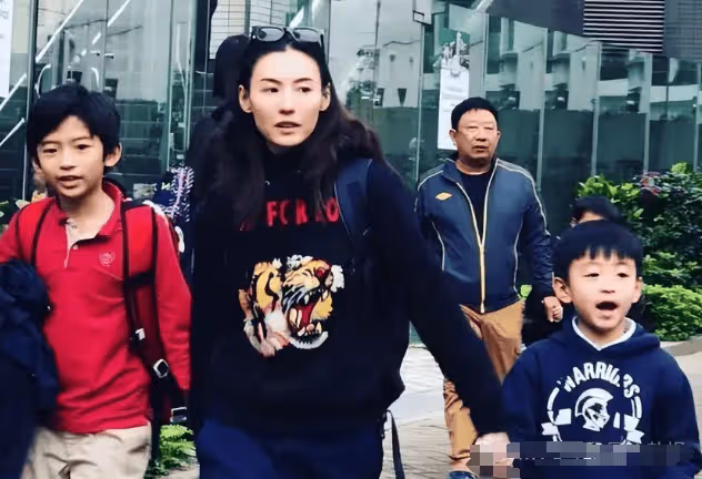 王菲怒了!不滿張柏芝捆綁謝霆鋒,曝第三胎生父身份?張柏芝一句話澄清