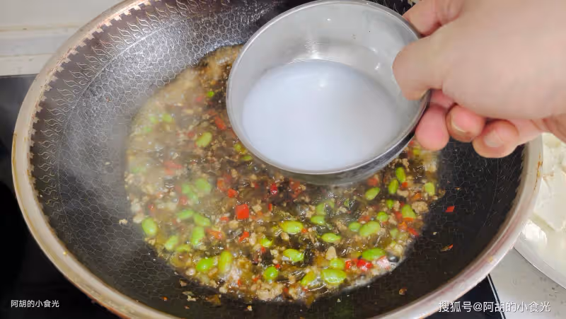 豆腐遇到它,才知道什麼是絕配!一炒一燜盡享好味,一口引爆食慾、超下飯