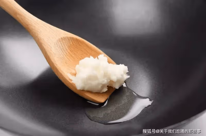 熬豬油原來這麼簡單,牢記正確做法,豬油雪白不腥,炒菜特別香