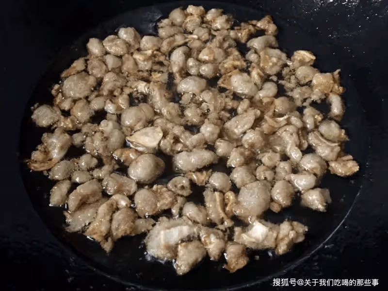 熬豬油原來這麼簡單,牢記正確做法,豬油雪白不腥,炒菜特別香