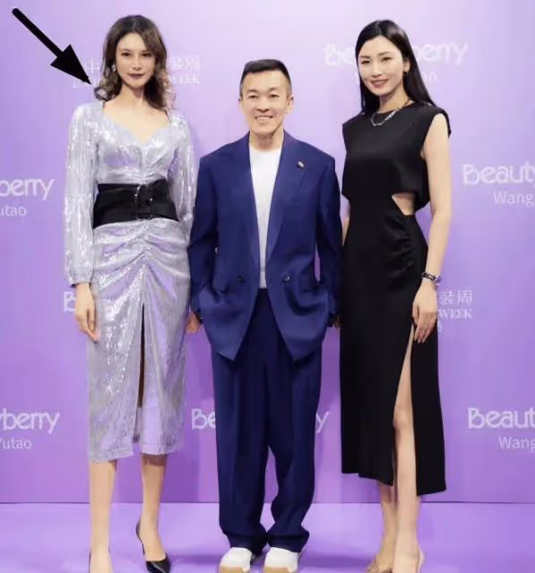 TVB女星大曬鎖骨和蛇腰！緊身上衣藏不住！曾自爆魔鬼身材秘訣