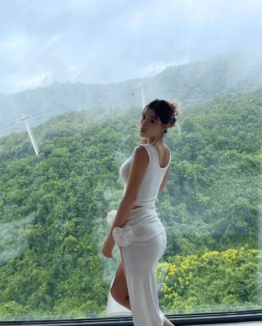 TVB女星大曬鎖骨和蛇腰！緊身上衣藏不住！曾自爆魔鬼身材秘訣