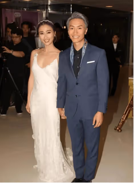 香港知名歌手,被譽為「翻版李克勤」,低調慶祝結婚7周年,老婆曾二度流產