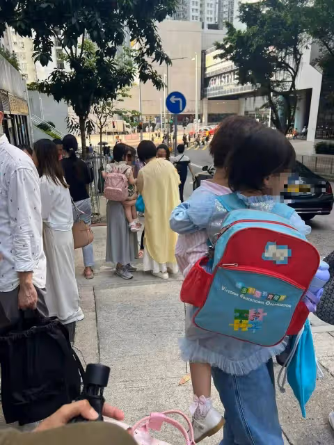 TVB前金牌綠葉被曝已結婚生女,父親是黃子華司機,母親曾極力反對
