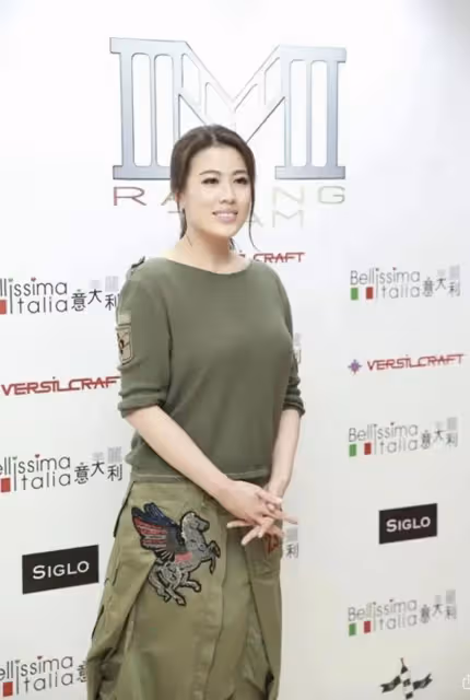 TVB前金牌綠葉被曝已結婚生女,父親是黃子華司機,母親曾極力反對