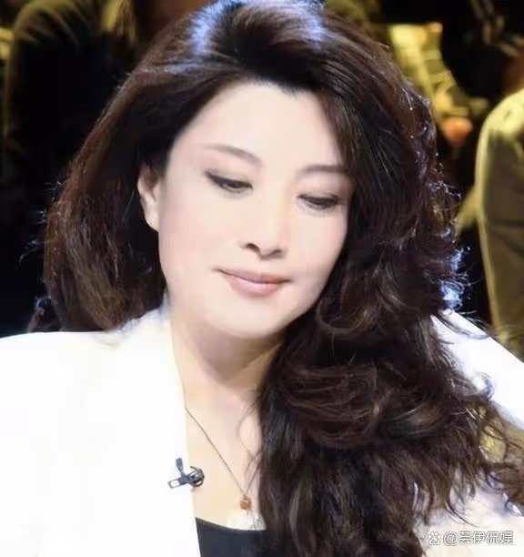 國家一級演員」,身材傲人長相佳,至今零緋聞,61歲孑然一身