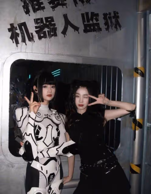 郭曉婷曬與迪麗熱巴合照!美女同框比剪刀手好養眼