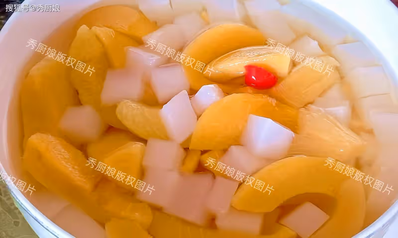 三伏天,蘋果、梨可不吃,這水果抓緊吃,買10斤煮好存冰箱特省事