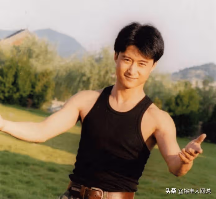 謝楠曬次子近照隱藏大問題!咬字不清還大舌頭,模樣與吳京似餅印