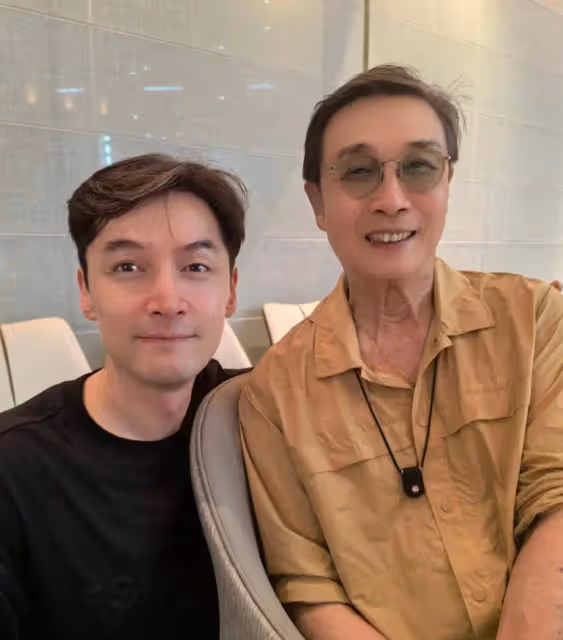 胡歌終於和老婆同框啦,粉絲:妻子不是大美女,但和胡歌有夫妻相