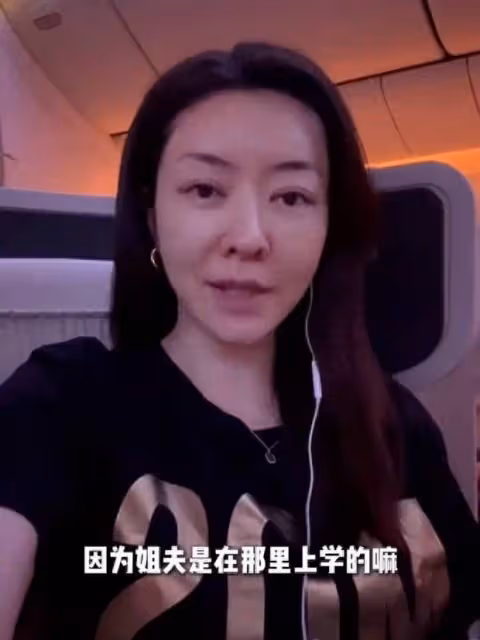 熊黛林陪老公回母校,6歲女兒愛看書被誇學霸