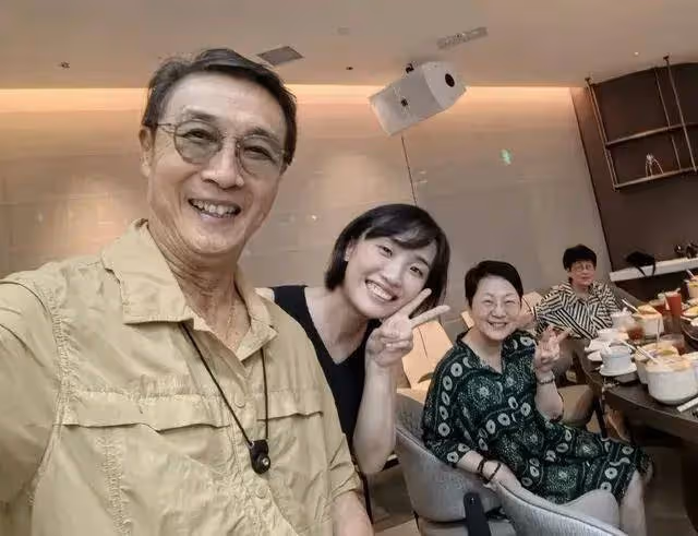 胡歌婚後首次和老婆公開現身,最萌身高差十分幸福,感情甜蜜