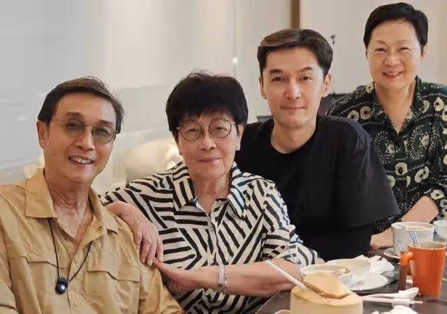 胡歌婚後首次和老婆公開現身,最萌身高差十分幸福,感情甜蜜
