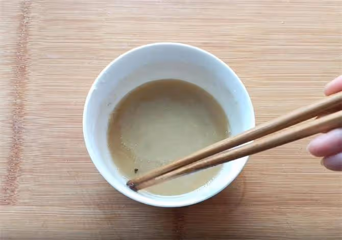 2碗麵粉,一塊南瓜,筷子一壓,手一捏,花捲這樣做一頓8個不夠吃