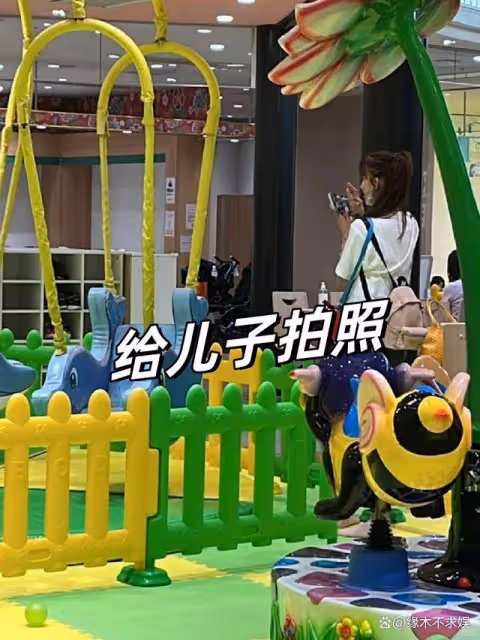 49歲林志玲帶娃被偶遇,忙前忙後似保姆,身高在日本人中很矚目!