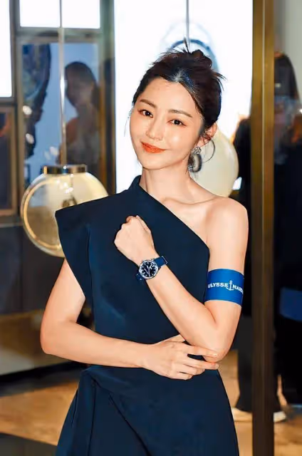 39歲知名女星宣布結婚,公開男友求婚視頻,自爆相識經過曾一度恐婚