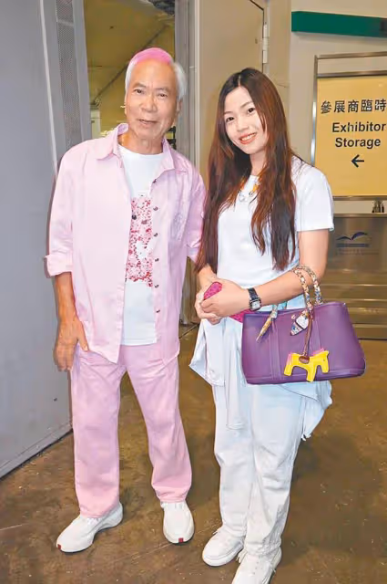TVB老戲骨爆十年前已與未婚妻婚外情,為忘年戀離婚凈身出戶,八個物業全送前妻