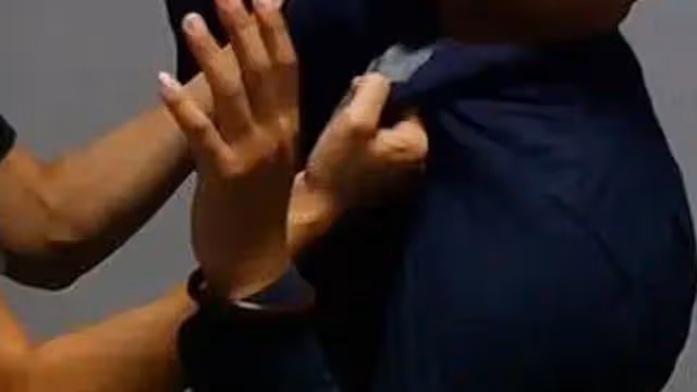 2019年男子報警稱被警察打，警方鎖定監控發現貓膩，牽出賭桌風雲