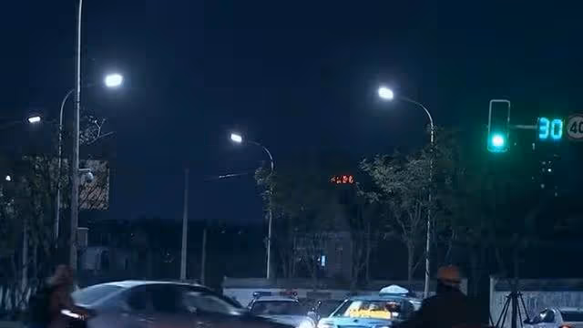 2019年男子報警稱被警察打,警方鎖定監控發現貓膩,牽出賭桌風雲