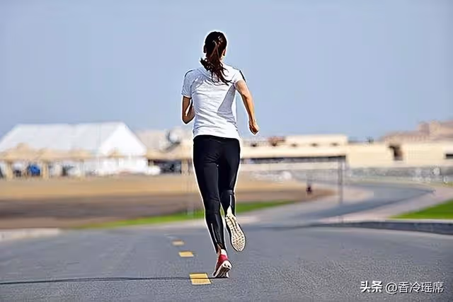 我和老公婚前就說好頂客，42歲時我卻「被診斷出肺癌末期」只剩6個月…親弟一家連夜趕來：「姊，反正妳沒生小孩，財產都留給我們吧！」 # 下秒老公開口了