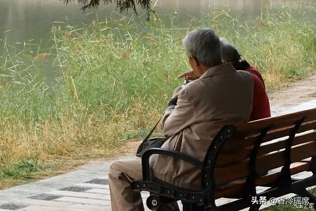 我和老公婚前就說好頂客，42歲時我卻「被診斷出肺癌末期」只剩6個月…親弟一家連夜趕來：「姊，反正妳沒生小孩，財產都留給我們吧！」 # 下秒老公開口了