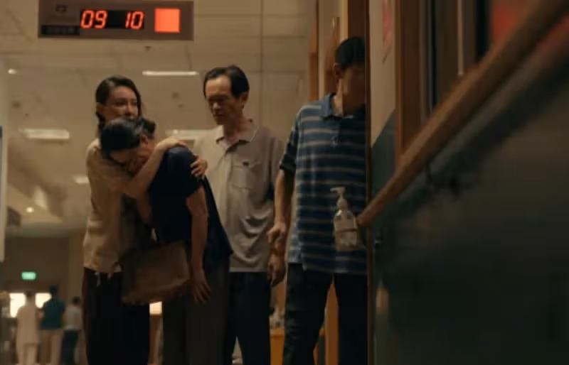 之前過年時發紅包！我給「孫女5千、外孫5萬」兒媳摔門就離開！ 如今我住院「打10個電話給兒媳都不接」我覺得她太小題大做了，隨口「向兒子抱怨一句話」他頭也不回走了…