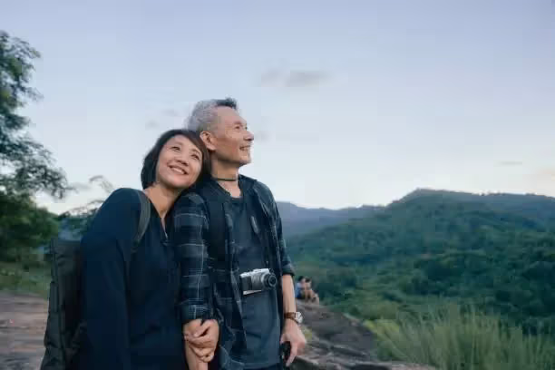 我只有一個女兒，端午3天連假我們打算去找她，撥了6通都未接，後來女兒謊稱要加班，卻發現她帶婆家吃好料，我和老伴回家做了一件事…讓她後悔終生