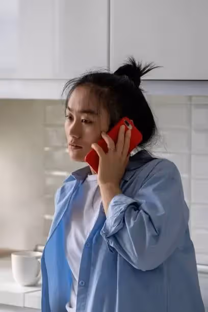 我只有一個女兒，端午3天連假我們打算去找她，撥了6通都未接，後來女兒謊稱要加班，卻發現她帶婆家吃好料，我和老伴回家做了一件事…讓她後悔終生