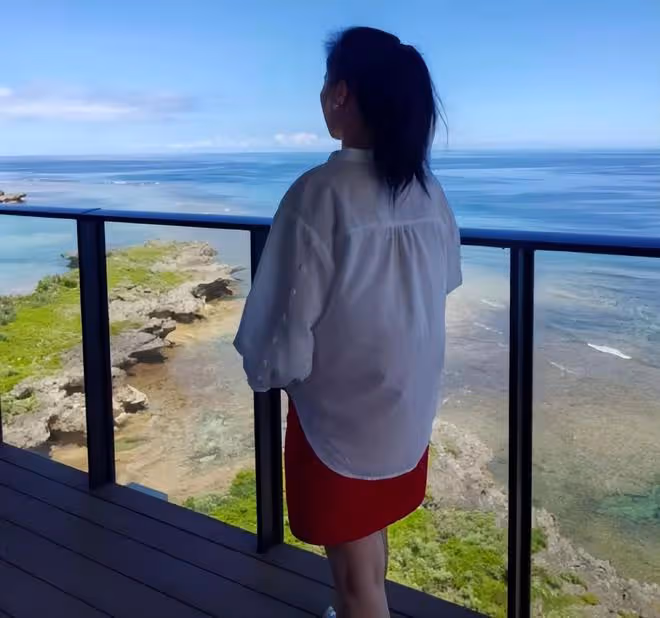 汪小菲送孩子回台北,給保姆安排頭等艙,蘭姐合影表達感謝