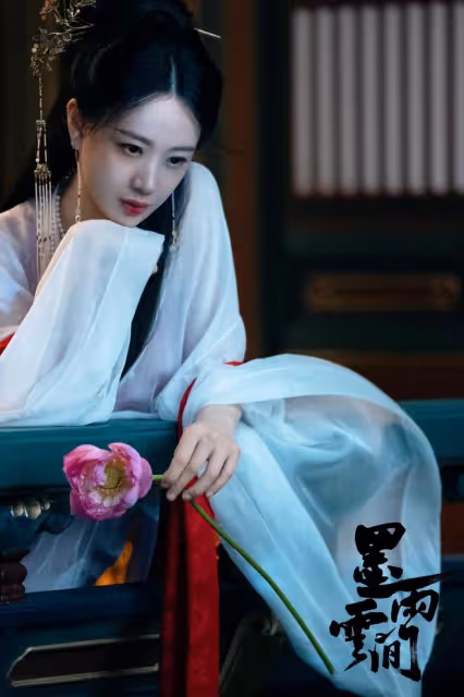 於正髮長文聊李夢,沒有迴避李夢的缺點,也沒有吝惜言辭讚美
