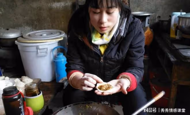女子被綁到深山嫁人，30 年後兒子考上大學，她連夜衝出家門