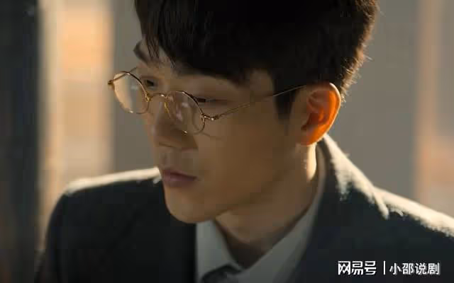 孤戰迷城:覃墨卿身份暴露,被黎少堂當眾凌辱!歐孝安血洗軍統