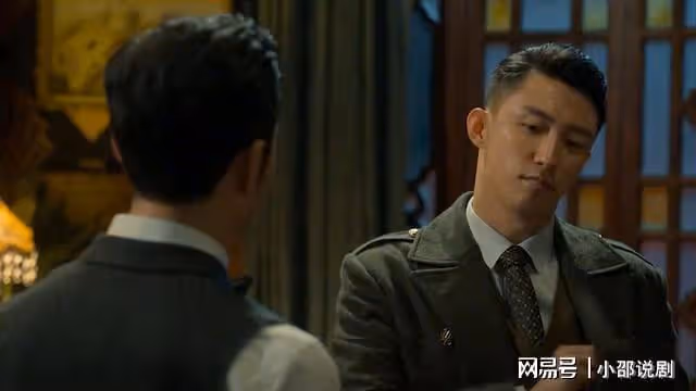 孤戰迷城:覃墨卿身份暴露,被黎少堂當眾凌辱!歐孝安血洗軍統