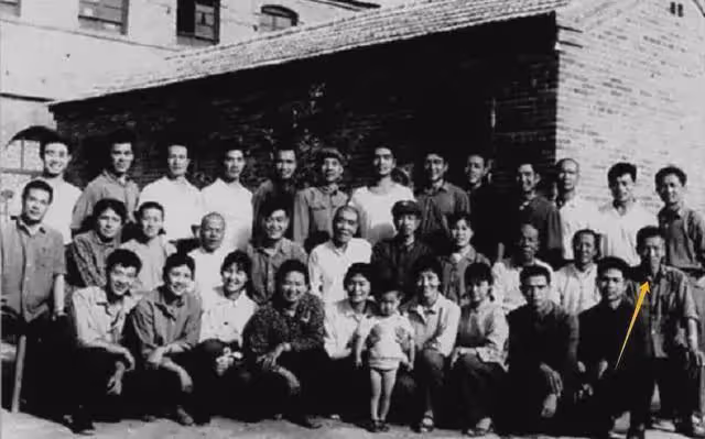 原來他早已離世!其貌不揚但戲演的不錯,德藝雙馨讓人敬佩