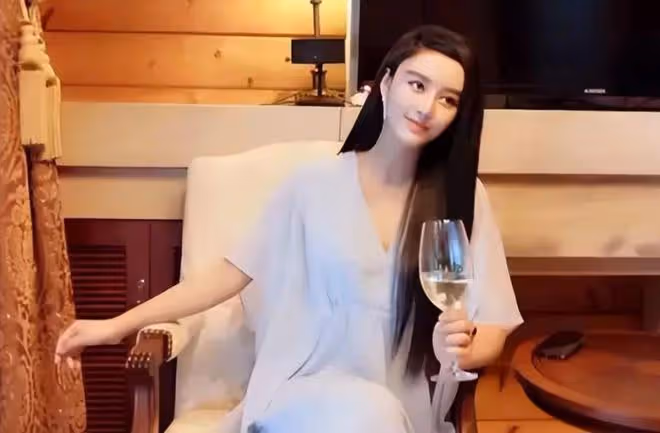 她花800萬整容成范冰冰,嫁給主刀醫生,後來怎麼樣了?