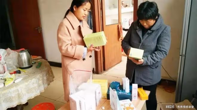 一女子花費百萬網購,父親無意打開快遞後,竟將其2刀捅死