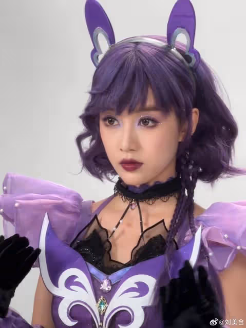 《巴啦啦小魔仙》嚴莉莉回歸!劉美含cos嚴莉莉,依舊很漂亮