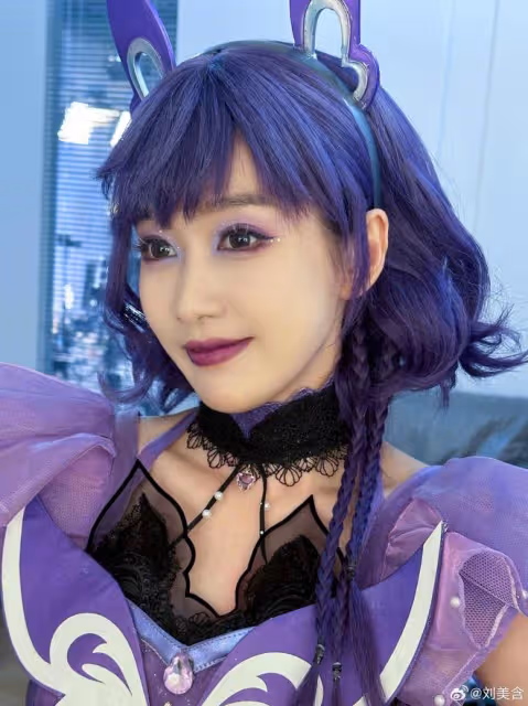 《巴啦啦小魔仙》嚴莉莉回歸!劉美含cos嚴莉莉,依舊很漂亮
