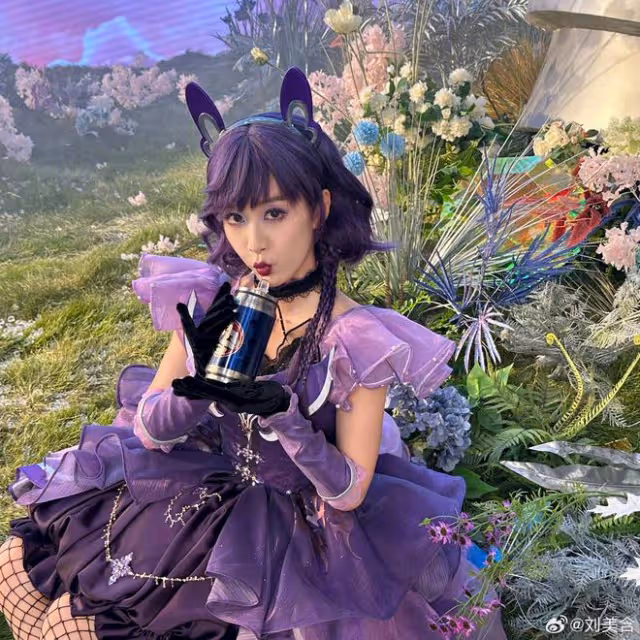 《巴啦啦小魔仙》嚴莉莉回歸!劉美含cos嚴莉莉,依舊很漂亮