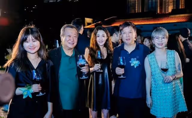 馬伊琍當年的「雙殺」太狠!42歲姚笛現身聚會,滿臉疲態合照怯場