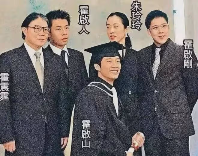 這屆真強!2024港姐佳麗集體回春,大漏事業線,能跟30年媲美嗎?