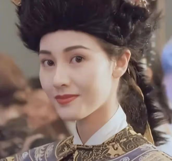 這屆真強!2024港姐佳麗集體回春,大漏事業線,能跟30年媲美嗎?