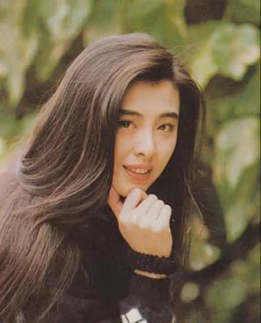 這屆真強!2024港姐佳麗集體回春,大漏事業線,能跟30年媲美嗎?