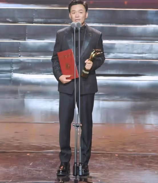 王寶強提名百花獎最佳導演，打了一場翻身仗，周星馳的話說對了