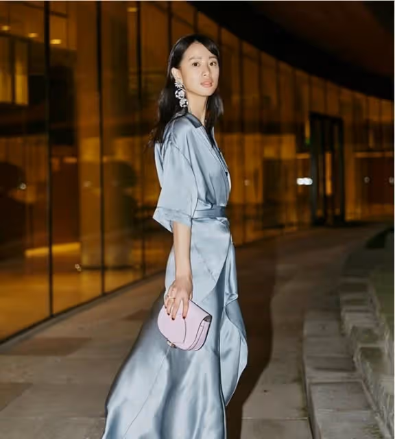 李夢上海電影節閉幕派對亮相，鬆弛感十足，106 斤的她美出真實自