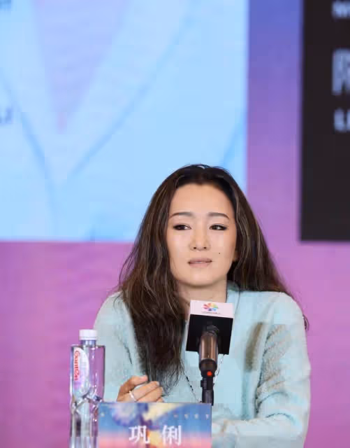 徐小鳳：歲月長河中的優雅風景線，成熟韻味盡顯無遺