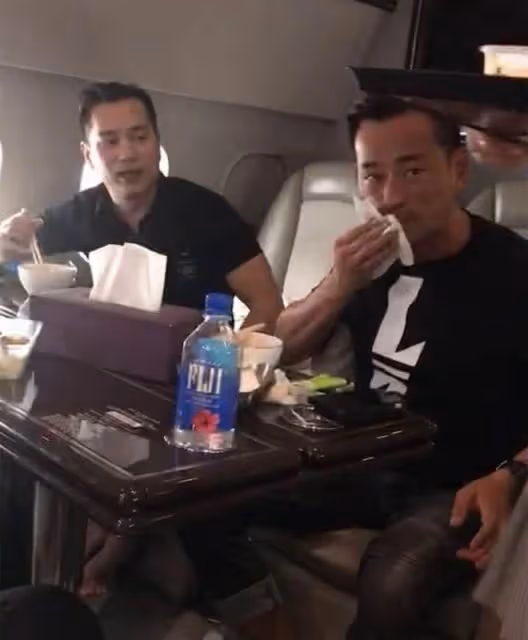 台媒用「挫咧」形容安以軒近況,獨自帶娃看病,她挺不容易的