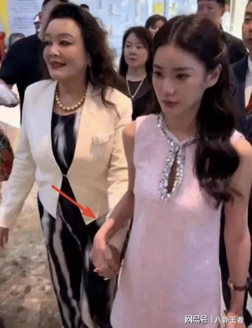後媽難當!馬筱梅給小玥兒買新衣服,大S卻不讓女兒穿,張蘭也很無奈