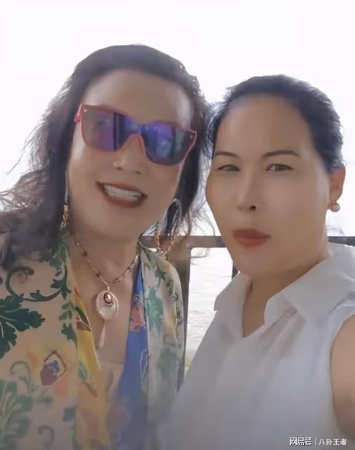 大S不如保姆!汪小菲送孩子回台北,保姆坐頭等艙,張蘭合影表達感謝